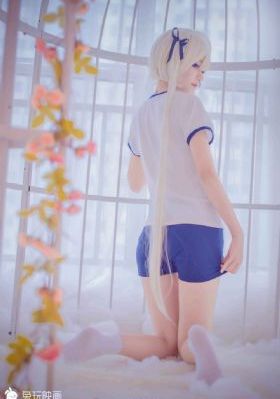 美女献身_HD高清免费观看